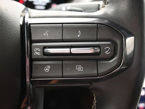 Used 2025 GMC Yukon Denali Ultimate AWD/4WD image 7