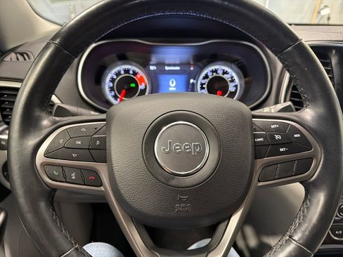 Used 2019 Jeep Cherokee Limited AWD/4WD image 11
