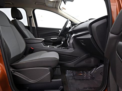 Used 2017 Ford Escape SE w/ SE Cold Weather Package image 22