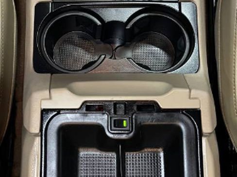 Used 2015 Land Rover LR4 HSE LUX image 35