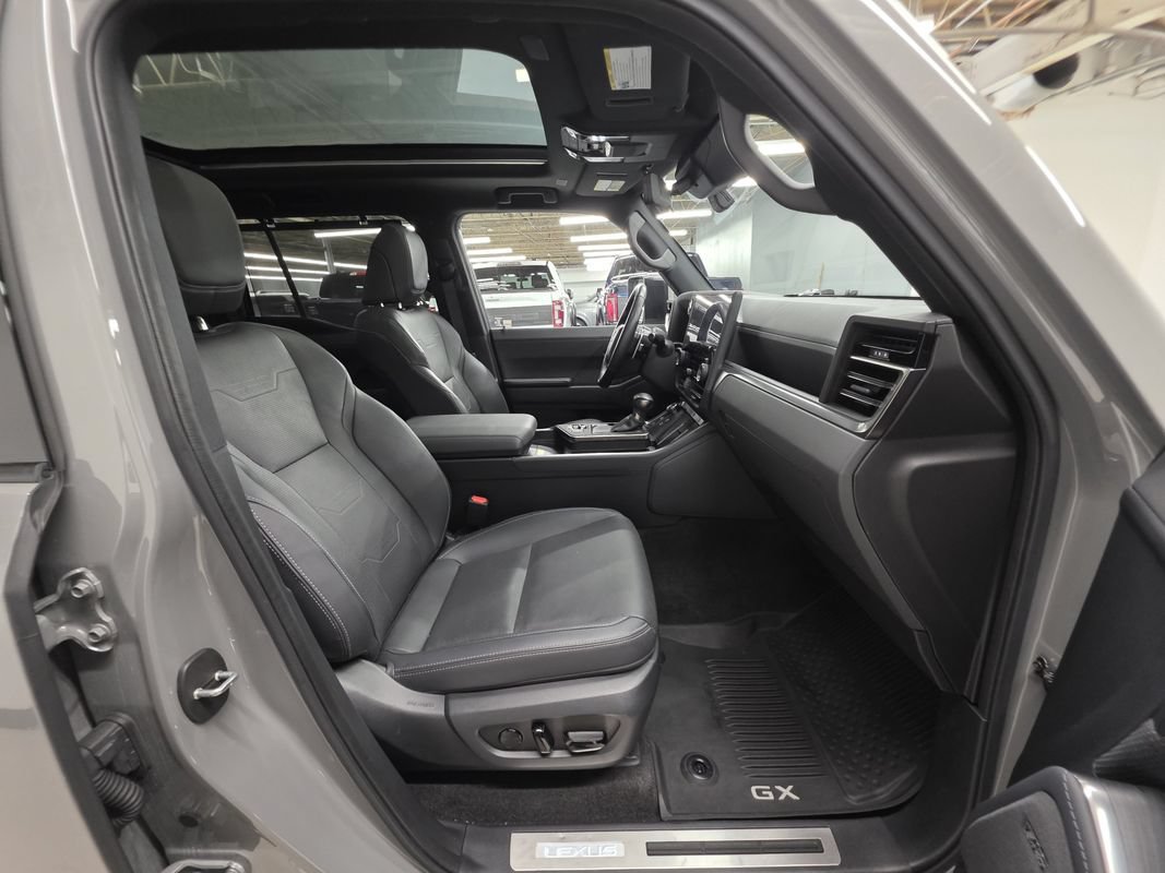 Used 2024 Lexus GX 550 w/ Cold Area Package AWD/4WD image 29