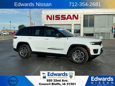 Used 2022 Jeep Grand Cherokee Trailhawk w/ Advanced Protech Group II AWD/4WD image 1