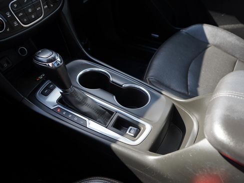 Used 2018 Chevrolet Equinox Premier image 40