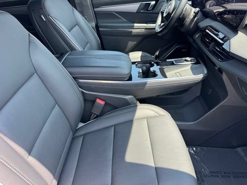 Certified 2025 Buick Enclave Preferred FWD image 8