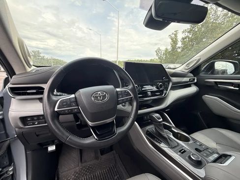 Used 2023 Toyota Highlander Limited AWD/4WD image 7