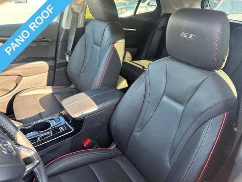 Used 2023 Buick Envision Essence w/ Sport Touring Package AWD/4WD image 10
