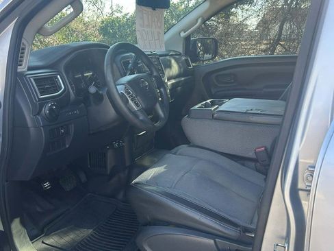 Used 2017 Nissan Titan S image 12