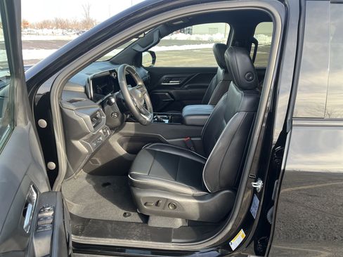 Used 2025 Chevrolet Silverado EV LT image 11
