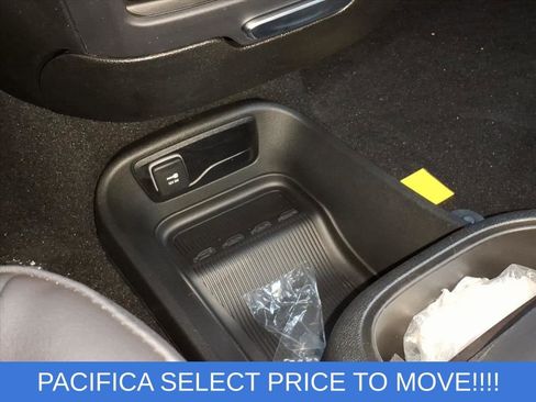 New 2026 Chrysler Pacifica Select image 22