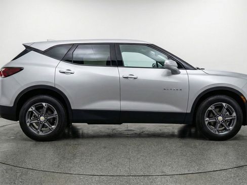 Used 2025 Chevrolet Blazer LT image 11