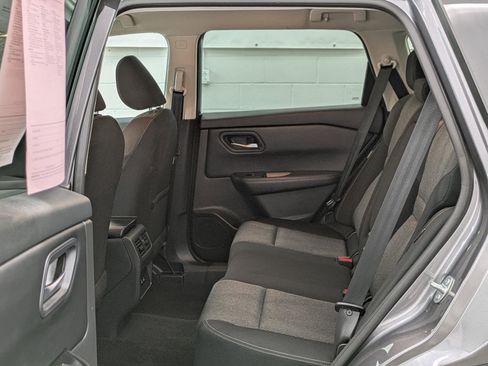 Used 2024 Nissan Rogue SV image 16