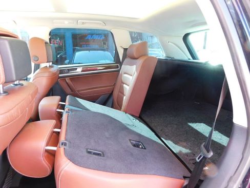 Used 2016 Volkswagen Touareg Sport image 26