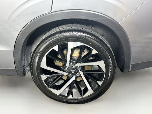 Used 2024 Mitsubishi Outlander SE image 11