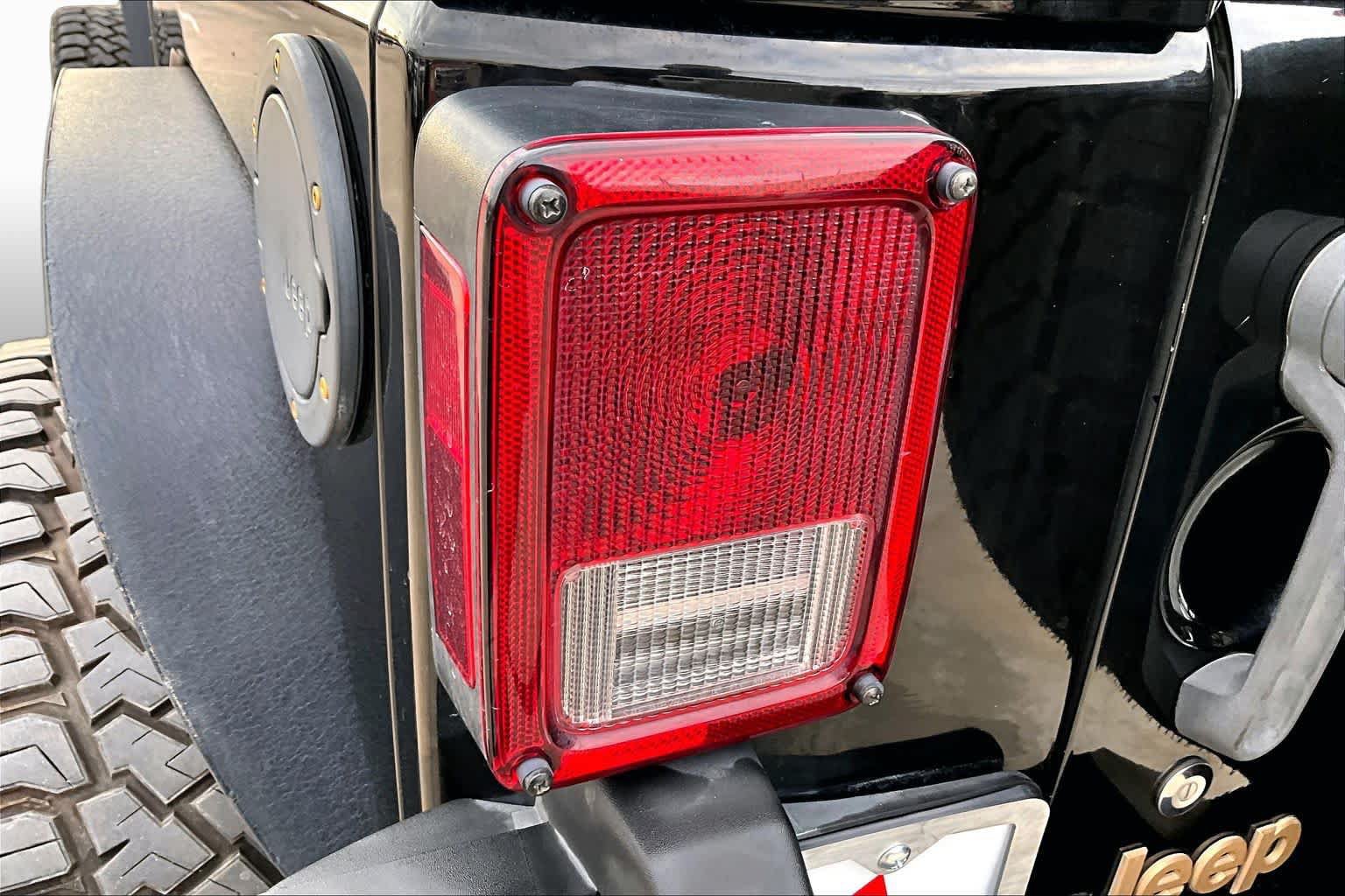 Used 2014 Jeep Wrangler Unlimited Sahara AWD/4WD image 28