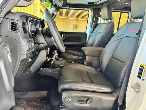 Used 2025 Jeep Wrangler Unlimited Rubicon w/ Convenience Group AWD/4WD image 13