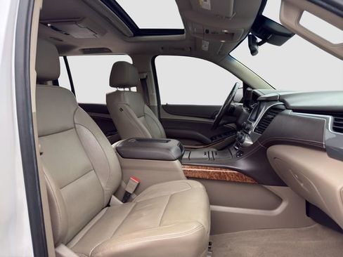 Used 2019 Chevrolet Suburban Premier AWD/4WD image 17