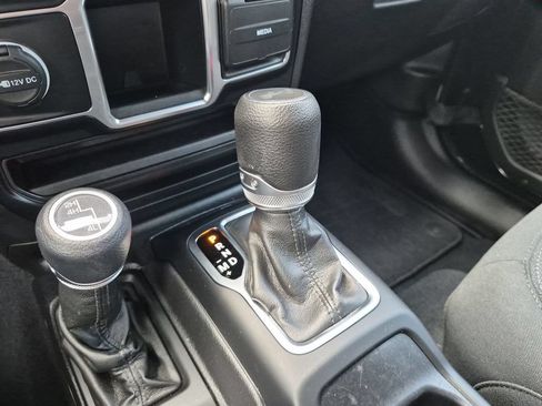 Used 2022 Jeep Wrangler Unlimited Sport AWD/4WD image 24