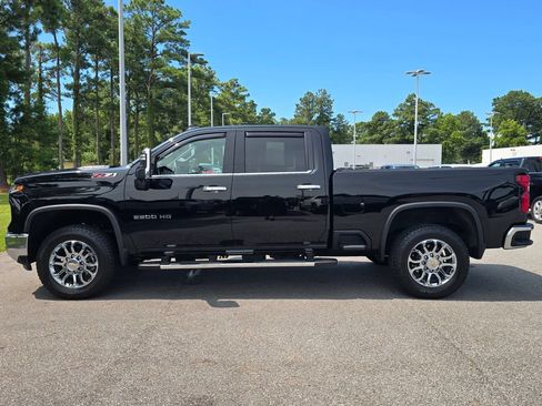 Used 2024 Chevrolet Silverado 2500 LTZ w/ LTZ Premium Package AWD/4WD image 2