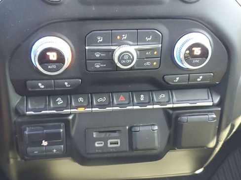 Used 2020 GMC Sierra 1500 SLE w/ SLE Value Package image 33