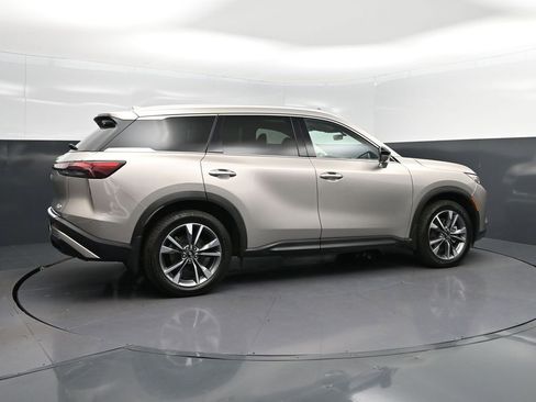 Used 2023 INFINITI QX60 Luxe w/ Cargo Package FWD image 8