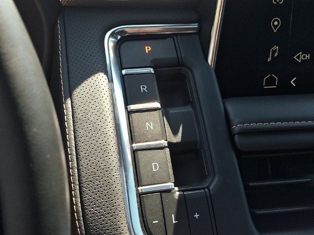 Used 2024 GMC Yukon AT4 w/ Technology Package AWD/4WD image 18
