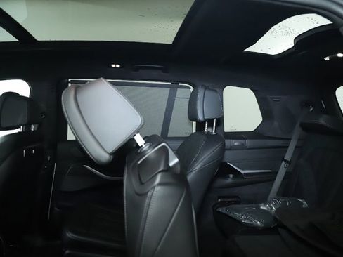 Certified 2024 BMW X7 xDrive40i w/ M Sport Package image 15