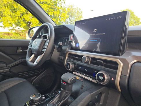 Used 2024 Toyota Tacoma TRD Sport image 9