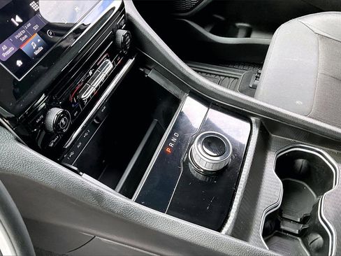 Used 2024 Jeep Grand Cherokee Laredo X image 15