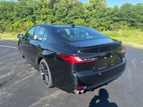 New 2026 Toyota Camry Hybrid FWD image 5