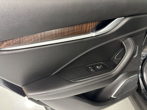 Used 2017 Maserati Levante w/ Luxury Package image 38