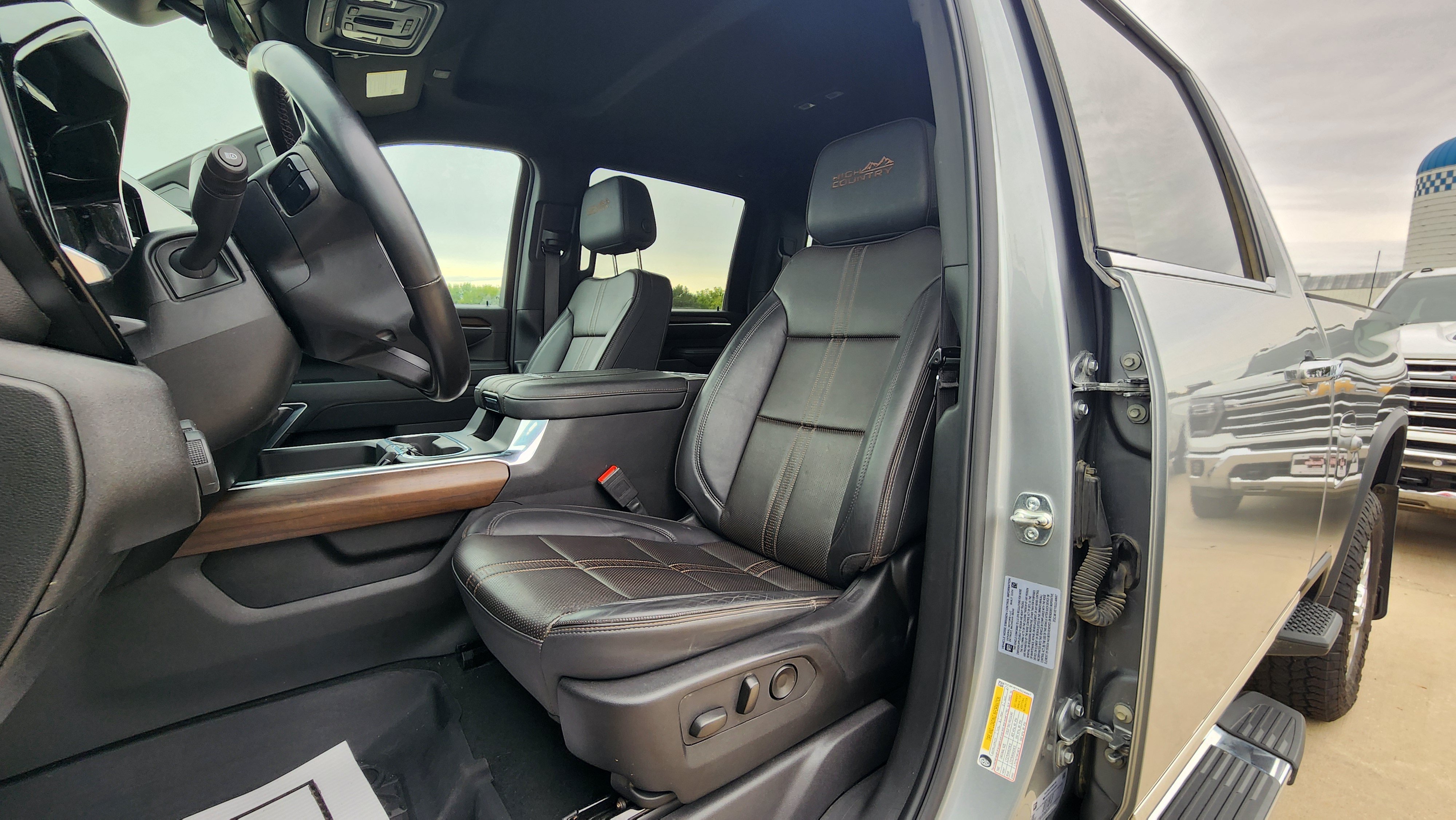Certified 2025 Chevrolet Silverado 3500 High Country w/ Technology Package AWD/4WD image 14