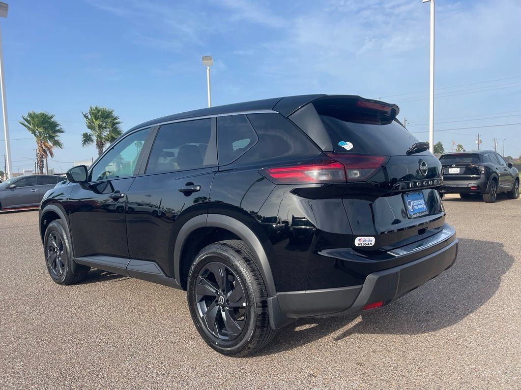 Certified 2026 Nissan Rogue SV FWD image 5