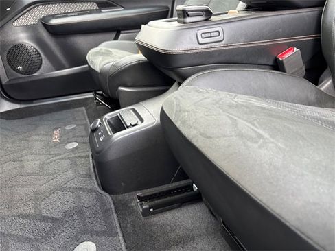 Used 2025 Nissan Ariya FWD image 28