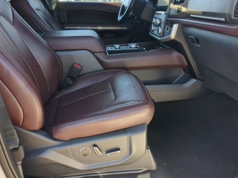 Used 2024 Ford Expedition Limited image 25
