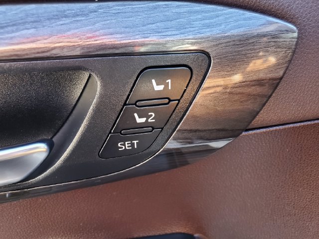 Used 2021 Toyota Highlander Platinum AWD/4WD image 18