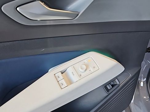 Used 2023 Volkswagen ID.4 Pro S image 27