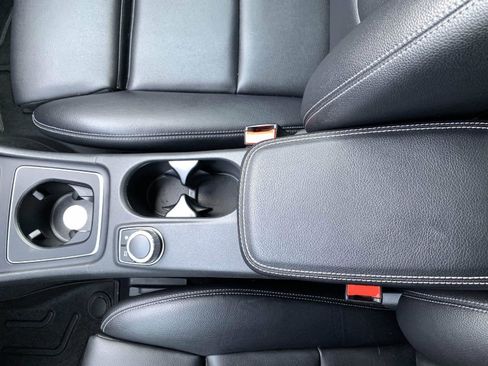 Used 2020 Mercedes-Benz GLA 250 4MATIC image 30