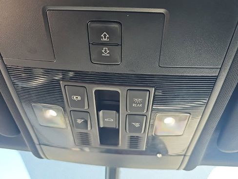 Used 2021 Volkswagen Atlas Cross Sport SE w/ Panoramic Sunroof Package FWD image 26