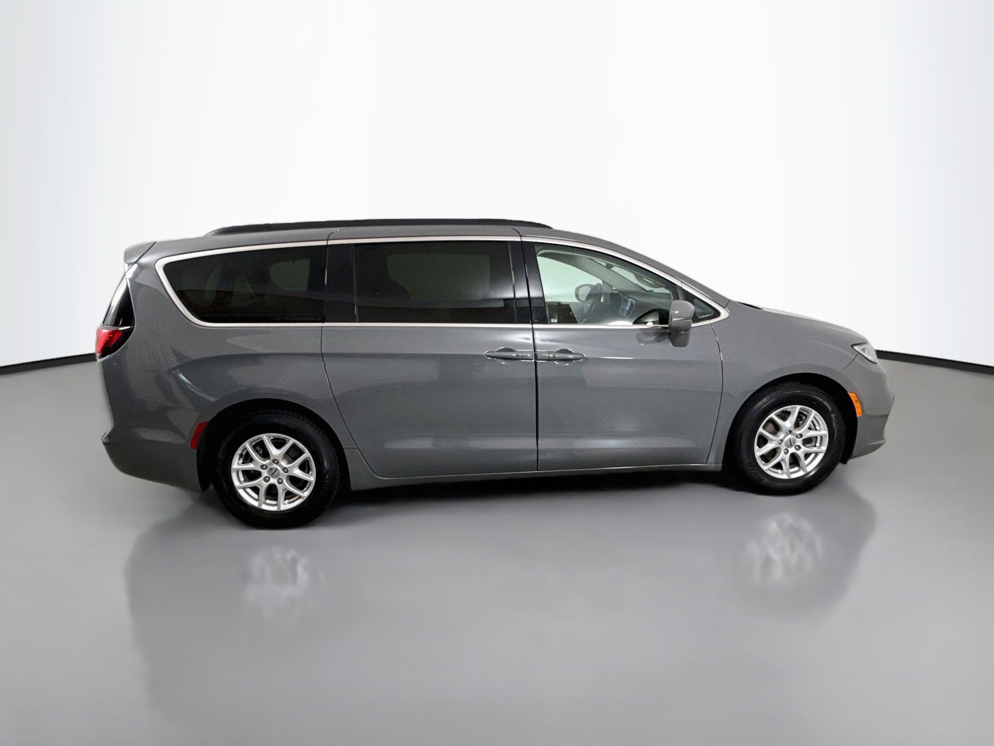 Used 2022 Chrysler Pacifica Touring-L FWD image 8