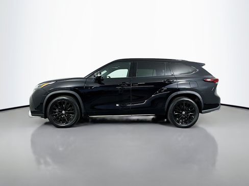 Certified 2025 Toyota Highlander XSE AWD/4WD image 4