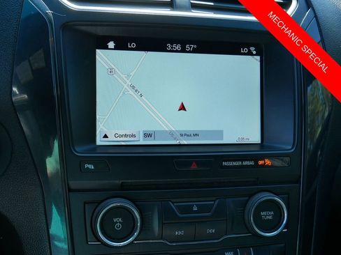Used 2017 Ford Explorer XLT w/ Equipment Group 202A AWD/4WD image 23