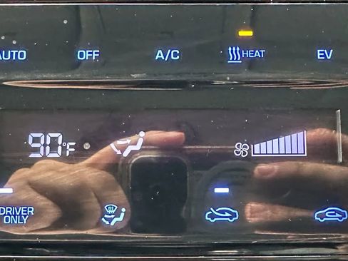 Used 2020 Hyundai Ioniq SE image 17