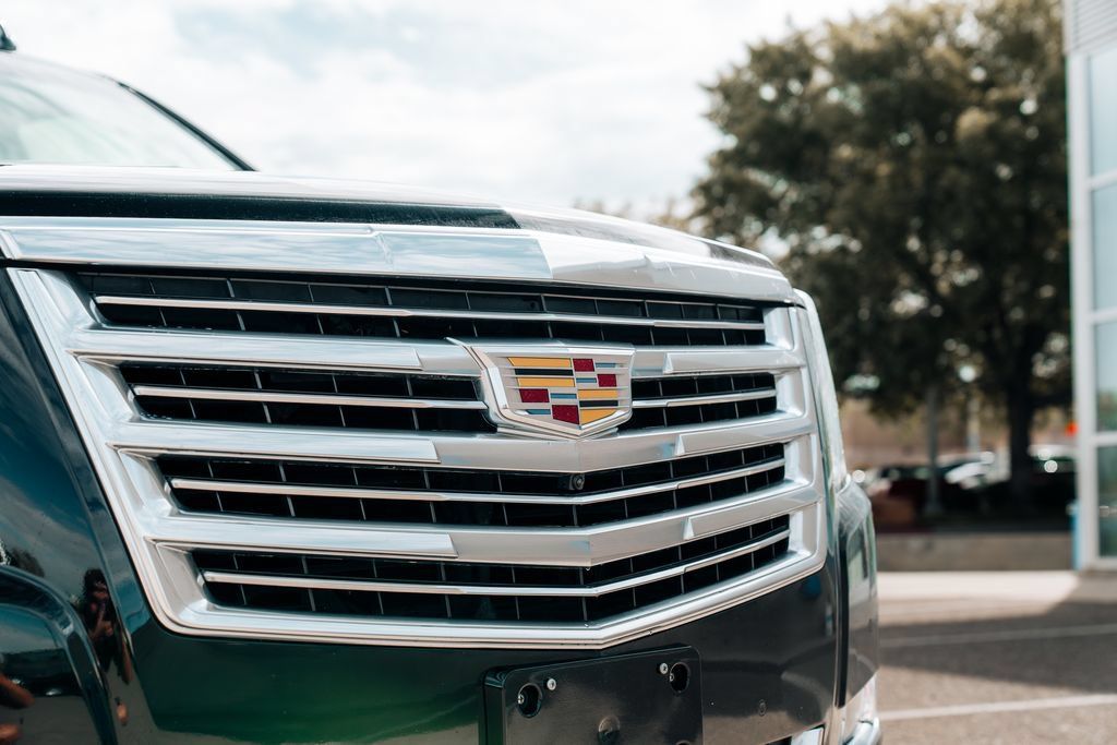 Used 2017 Cadillac Escalade Platinum AWD/4WD image 10