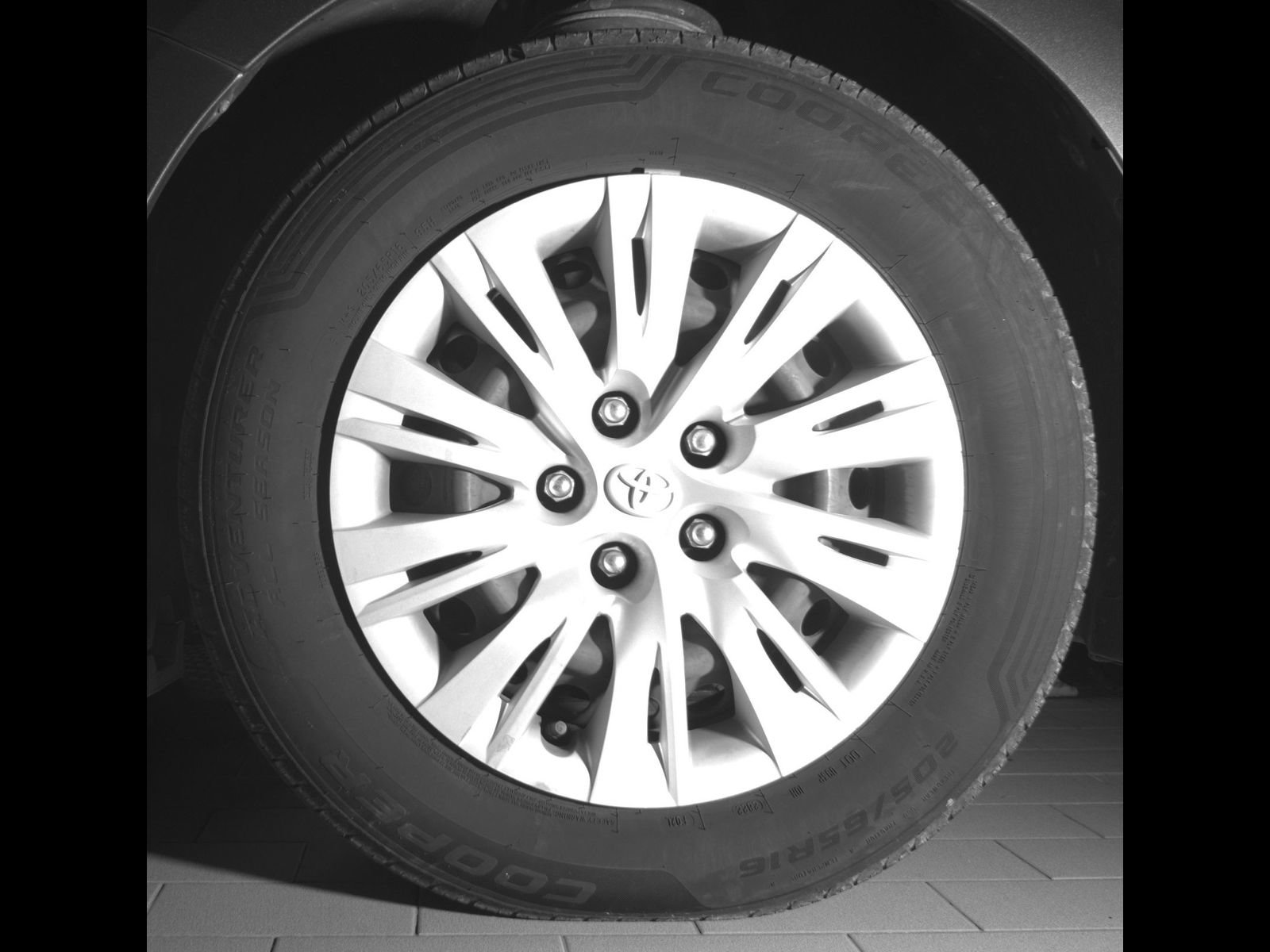 Used 2014 Toyota Camry LE FWD image 23