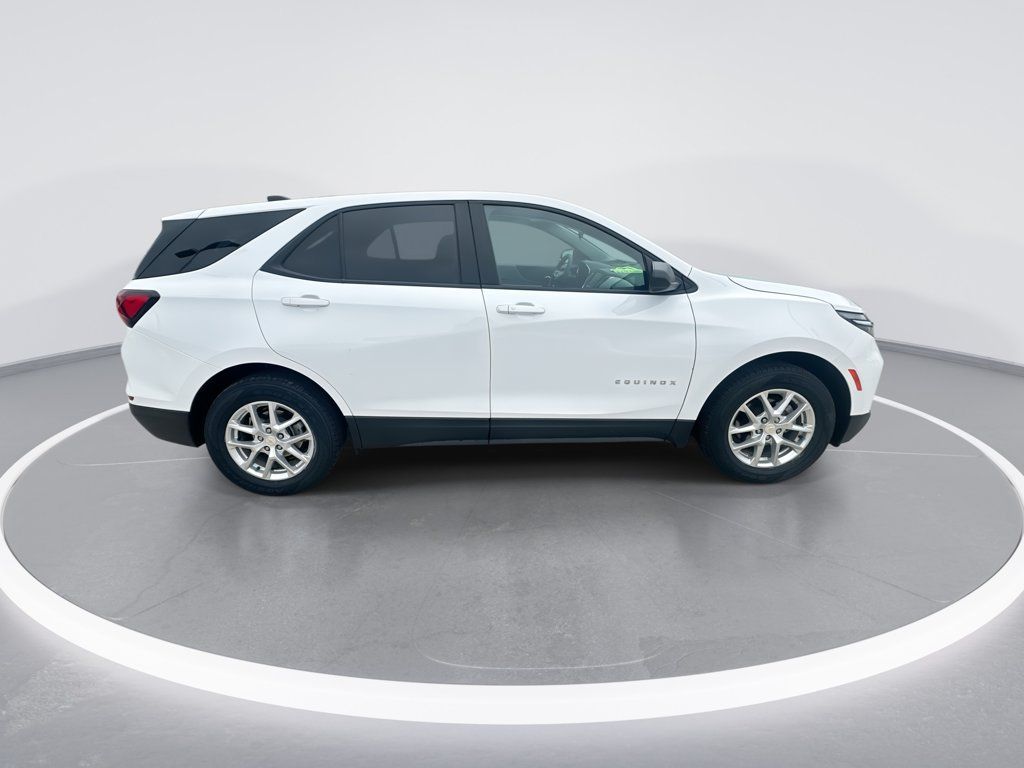 Certified 2024 Chevrolet Equinox LS w/ LS Convenience Package AWD/4WD image 9