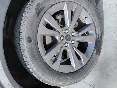 Used 2022 Ford Explorer XLT w/ Equipment Group 202A image 10