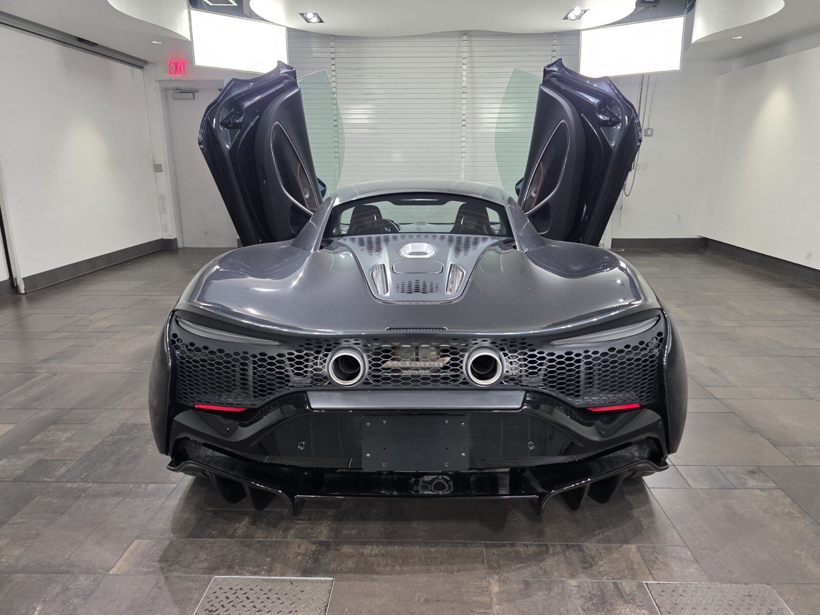 Used 2026 McLaren Artura RWD image 19