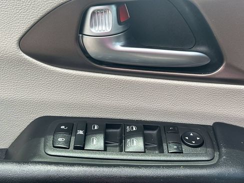 Used 2022 Chrysler Voyager LX FWD image 29