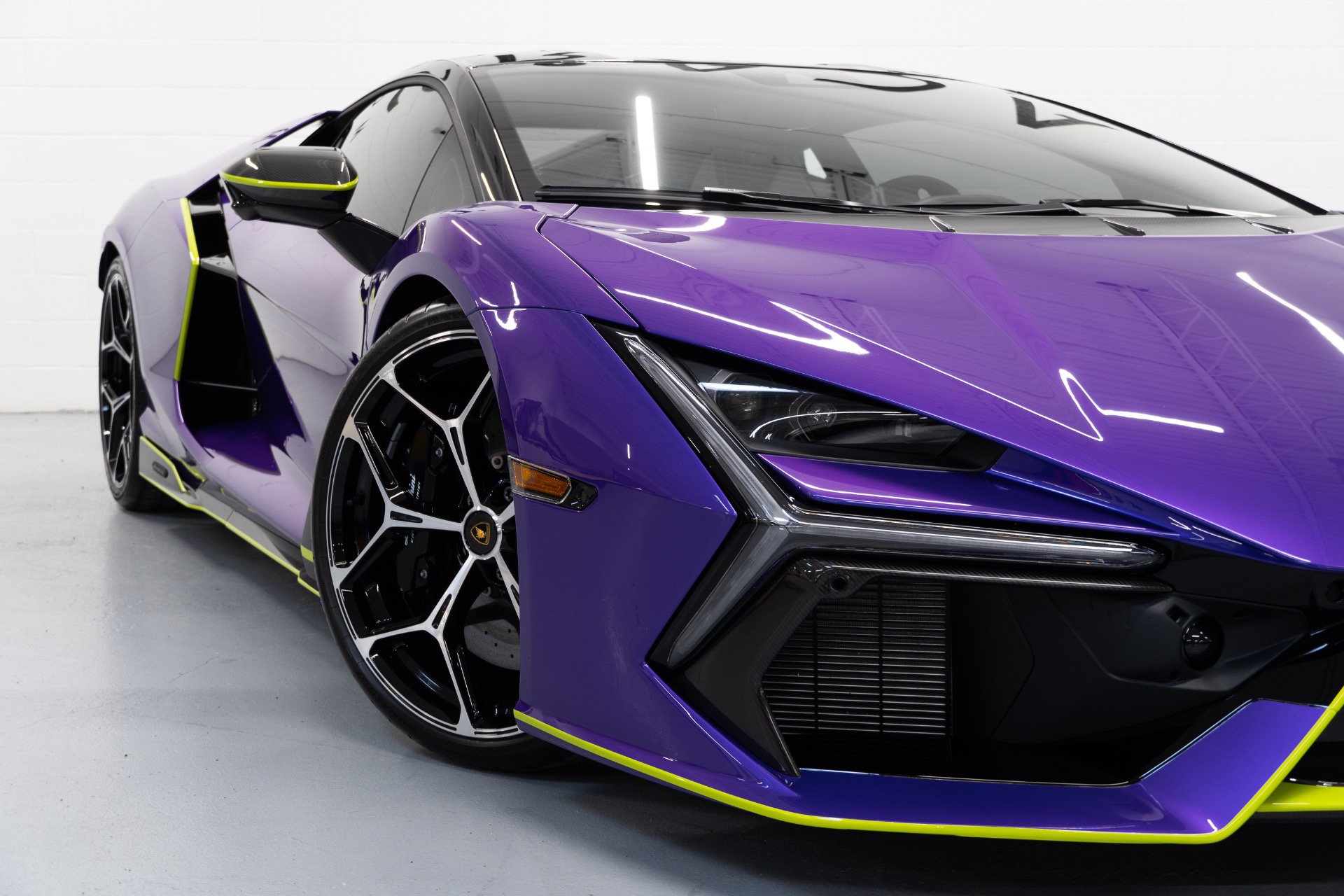 Used 2024 Lamborghini Revuelto AWD/4WD image 2