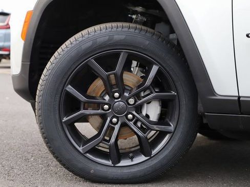 New 2025 Jeep Grand Cherokee Limited AWD/4WD image 2